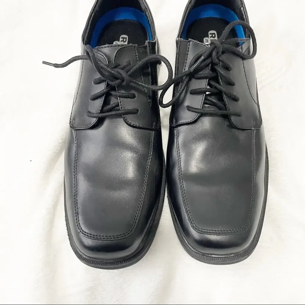 Skechers relaxed fit memory foam lace up square toe shoe size 9.5 men’s NEW